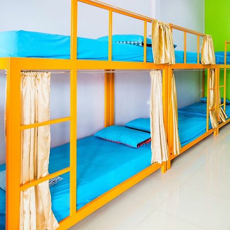 Railway Hostel (Adults Only) Chumphon Exterior photo