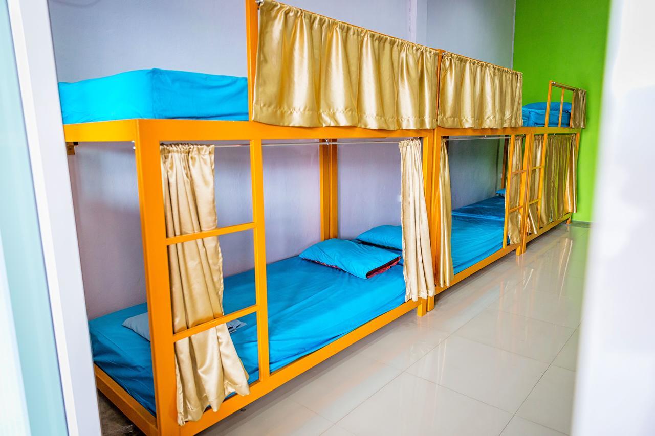 Railway Hostel (Adults Only) Chumphon Exterior photo